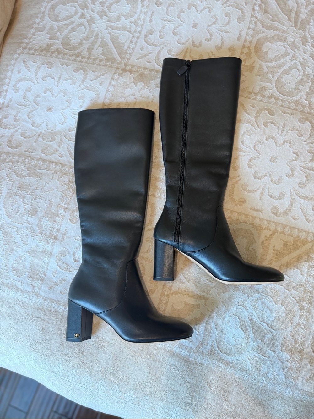 Stuart Weitzman Round-Toe Knee-High Block Heel Boots – Black Leather – Size 6.5